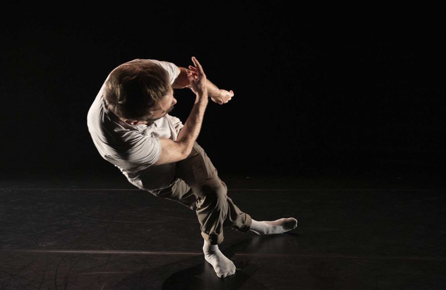 3-Bygones | Out Innerspace Dance Theatre | David Harvey © David Raymond @ Agora de la danse, Montréal